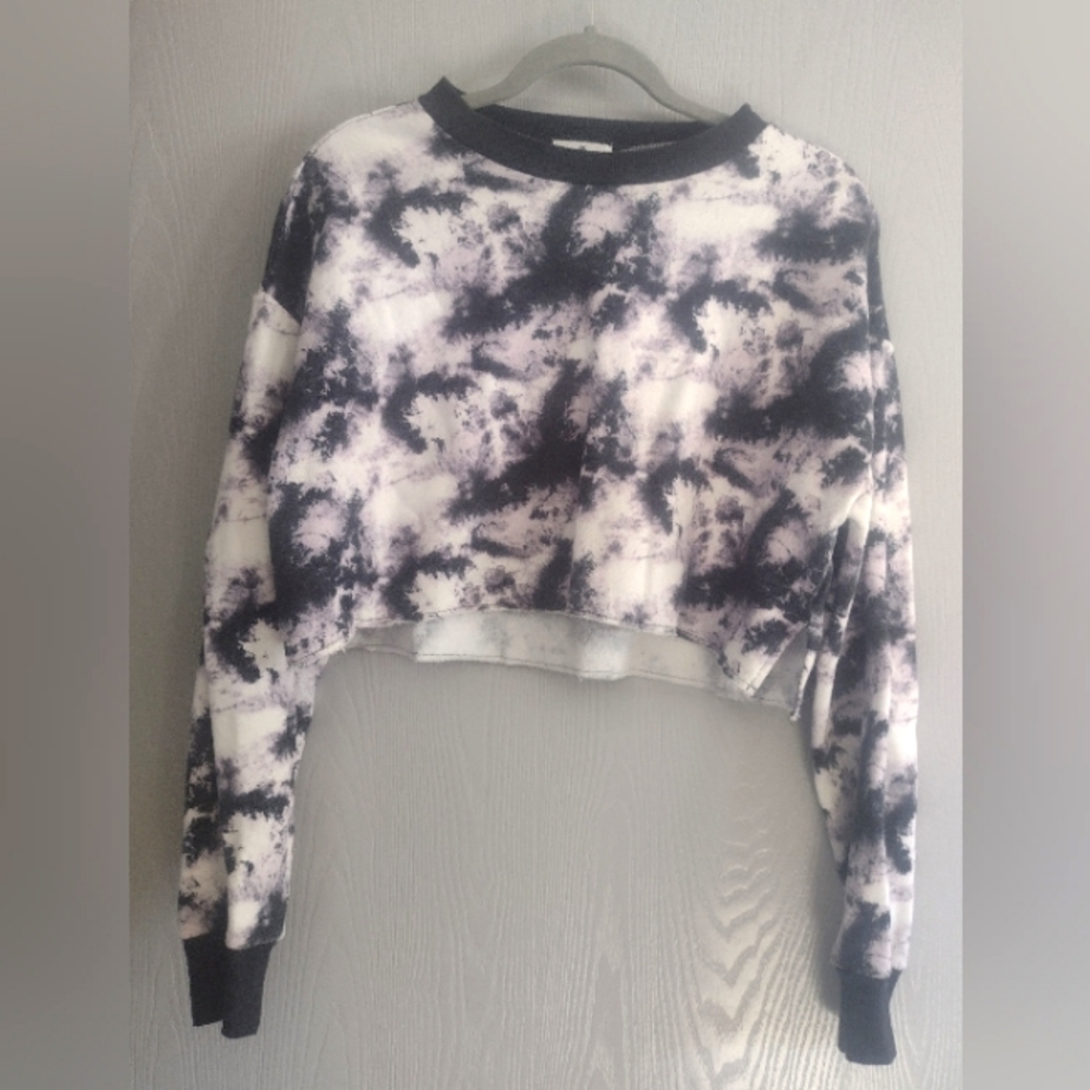 Socialite cropped sweatshirt size medium